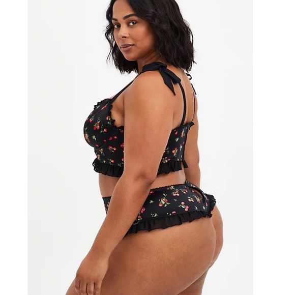 NWT TORRID SET BLACK CHERRIES RUFFLE BRA & PANTY - Picture 8 of 9